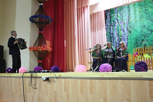 7. группа Сударушки исполняет песню Оренбургский пуховый платок